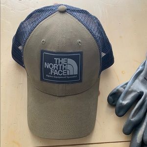Northface Trucker Hat Green and Blue